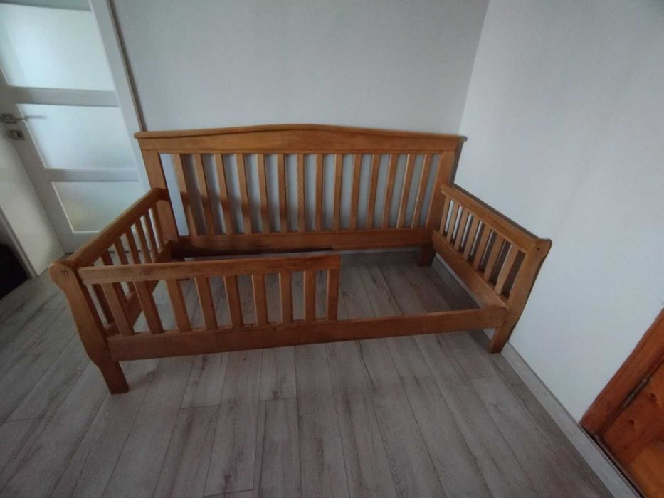 Дерев'яне дитяче ліжко