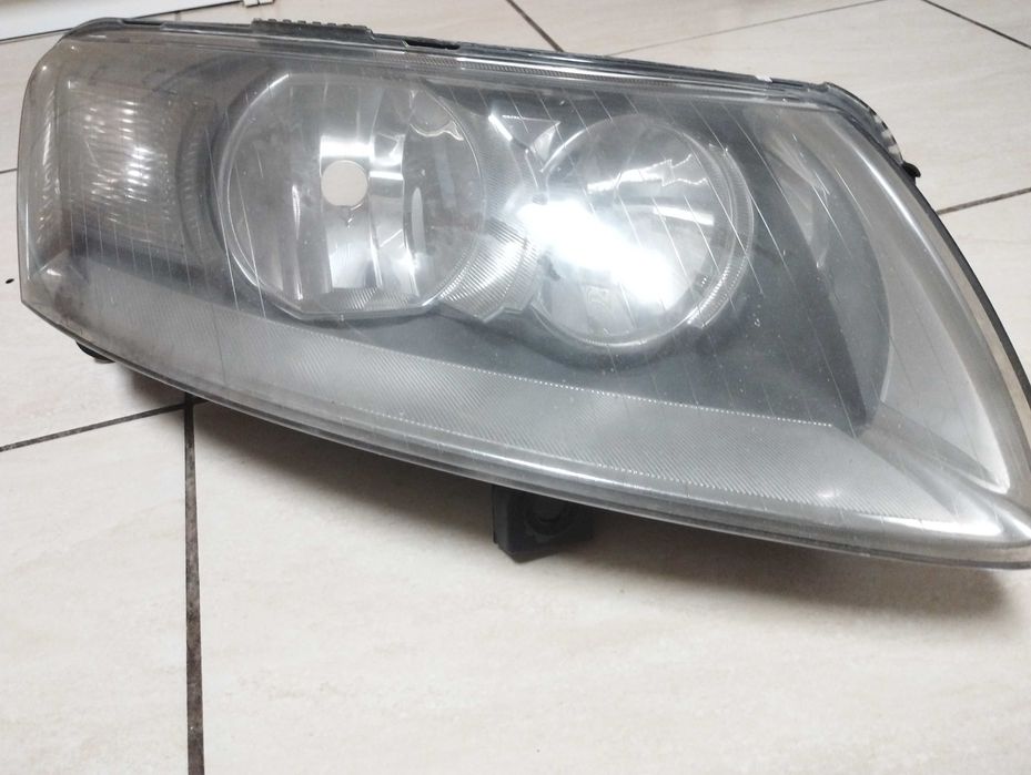 Lampa Reflektor prawy Audi A6C6 Zwykła