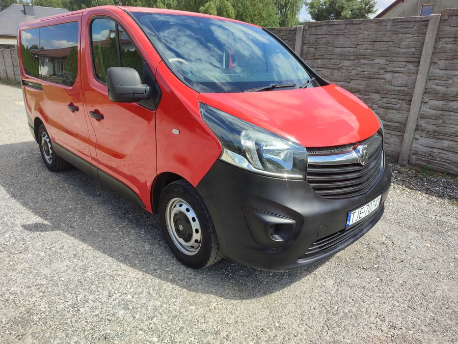 Opel vivaro  9- cio osobowy 2015 rok