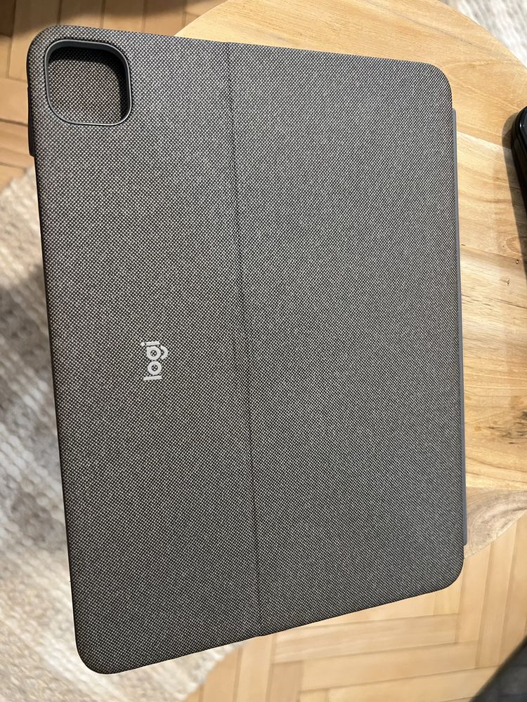 iPad PRO 4gen Logitech Combo Touch