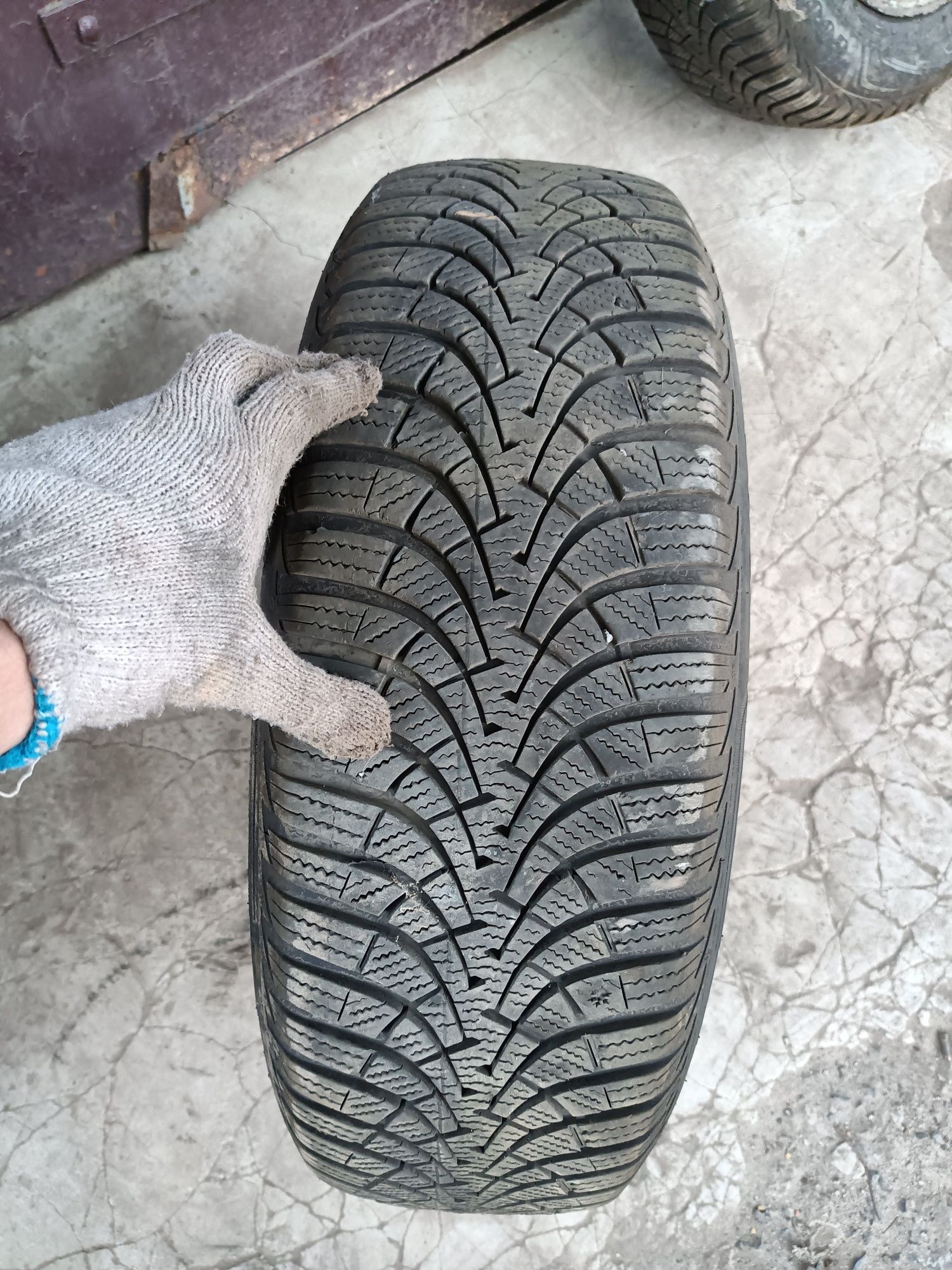 Колеса bmw 195х65х15 Goodyear Ultragrip