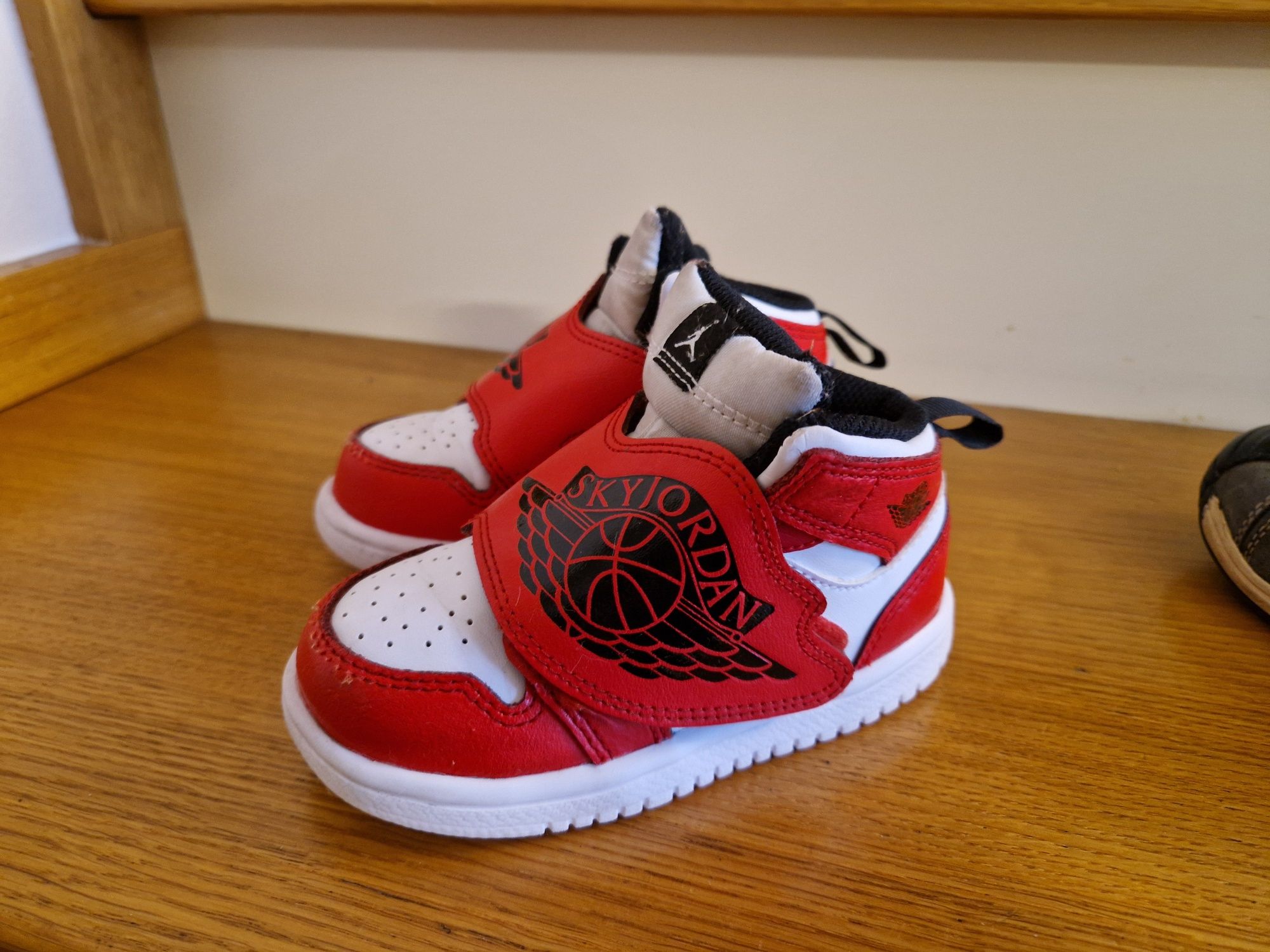 Buty chłopięce 23 jordan geox