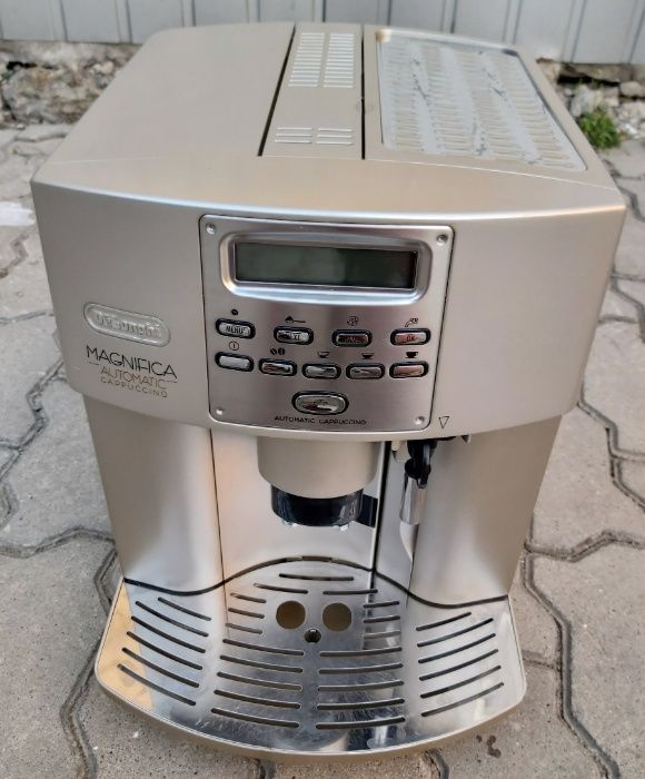 Кофемашина кофеварка Делонджи Delonghi Magnifica ESAM 3500 б/у