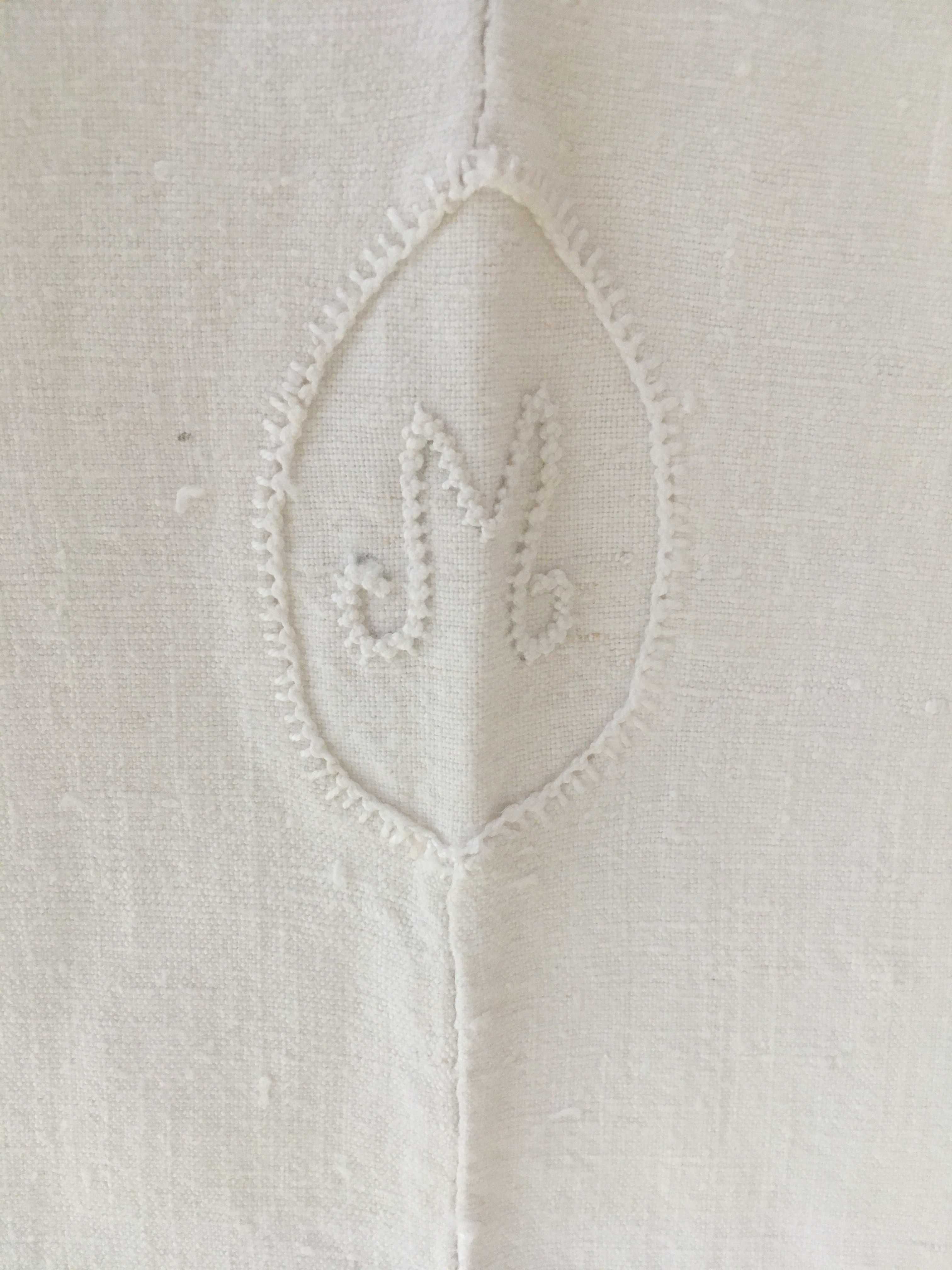 Lençol em linho caseiro artesanal com  letra M