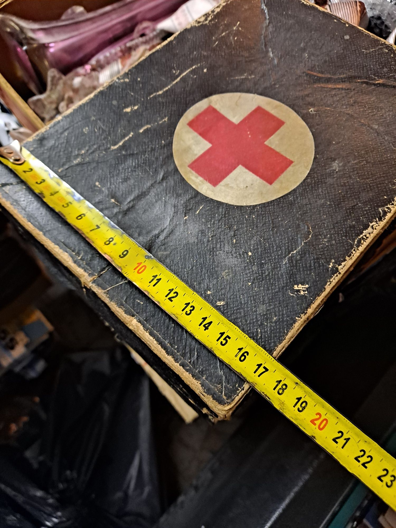 Stare pudełko pierwszej pomocy