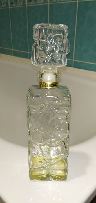 Флакон ICEBERG с остатком парфюма.