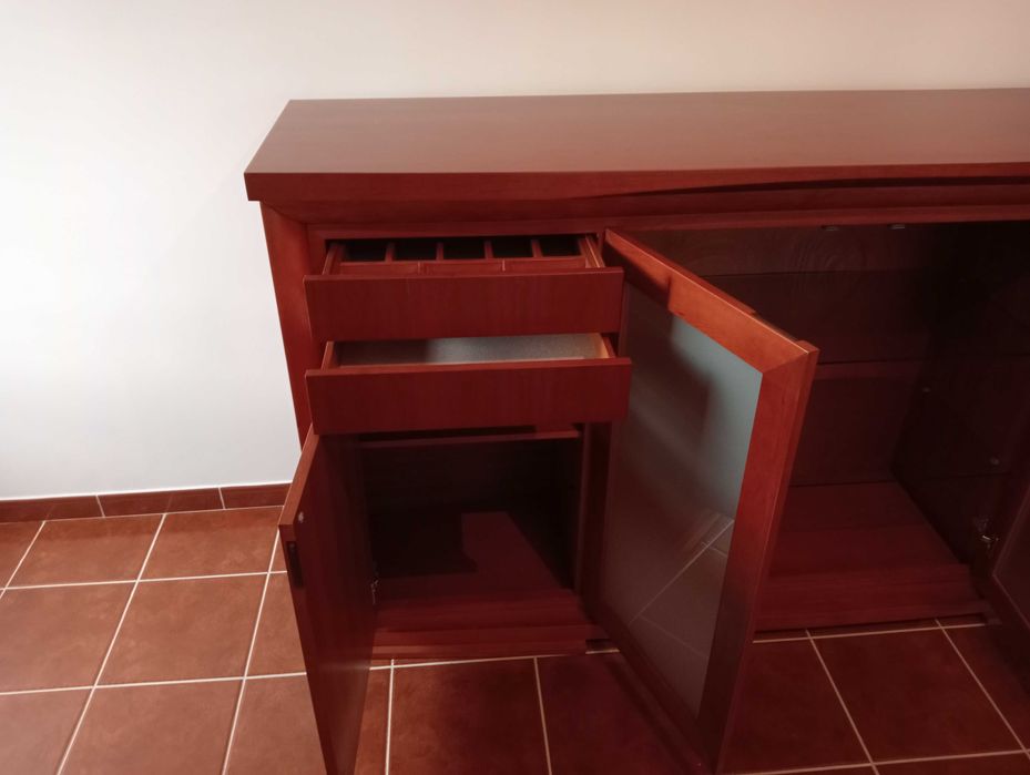 Aparador em cerejeira como novo