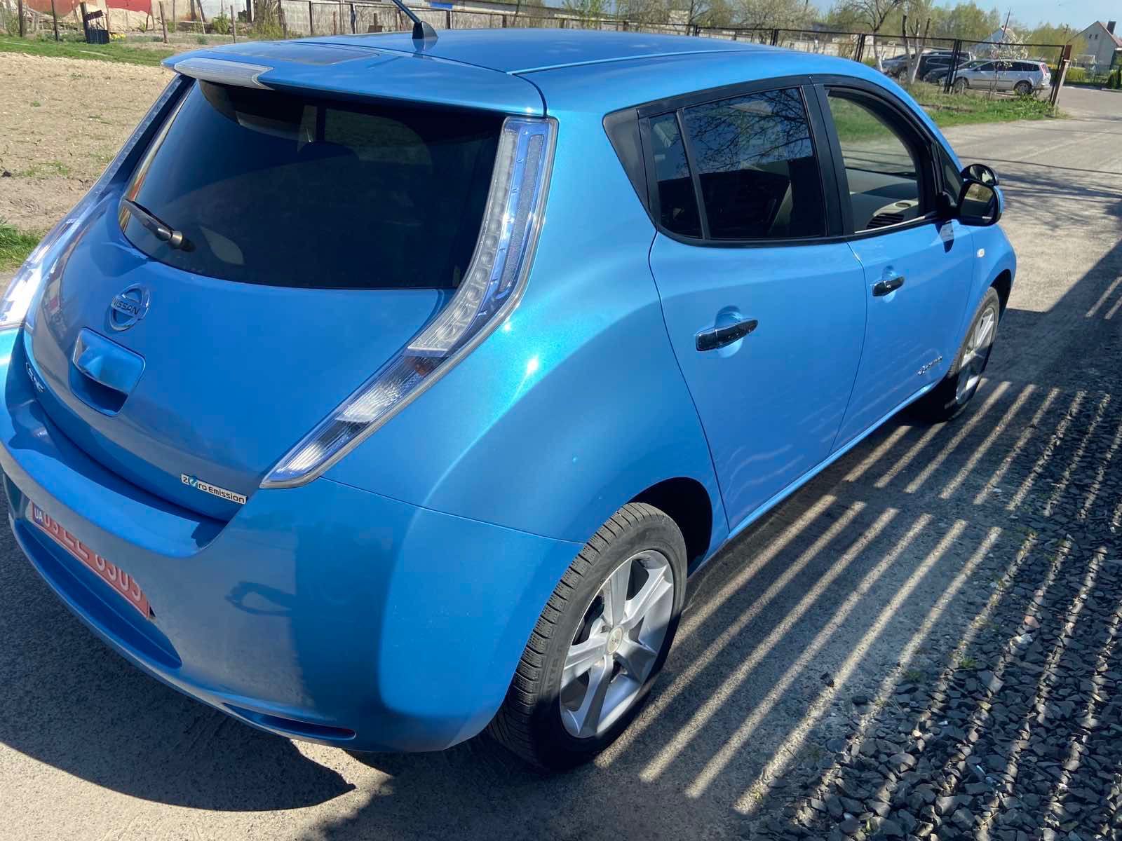 Nissan Leaf оренда