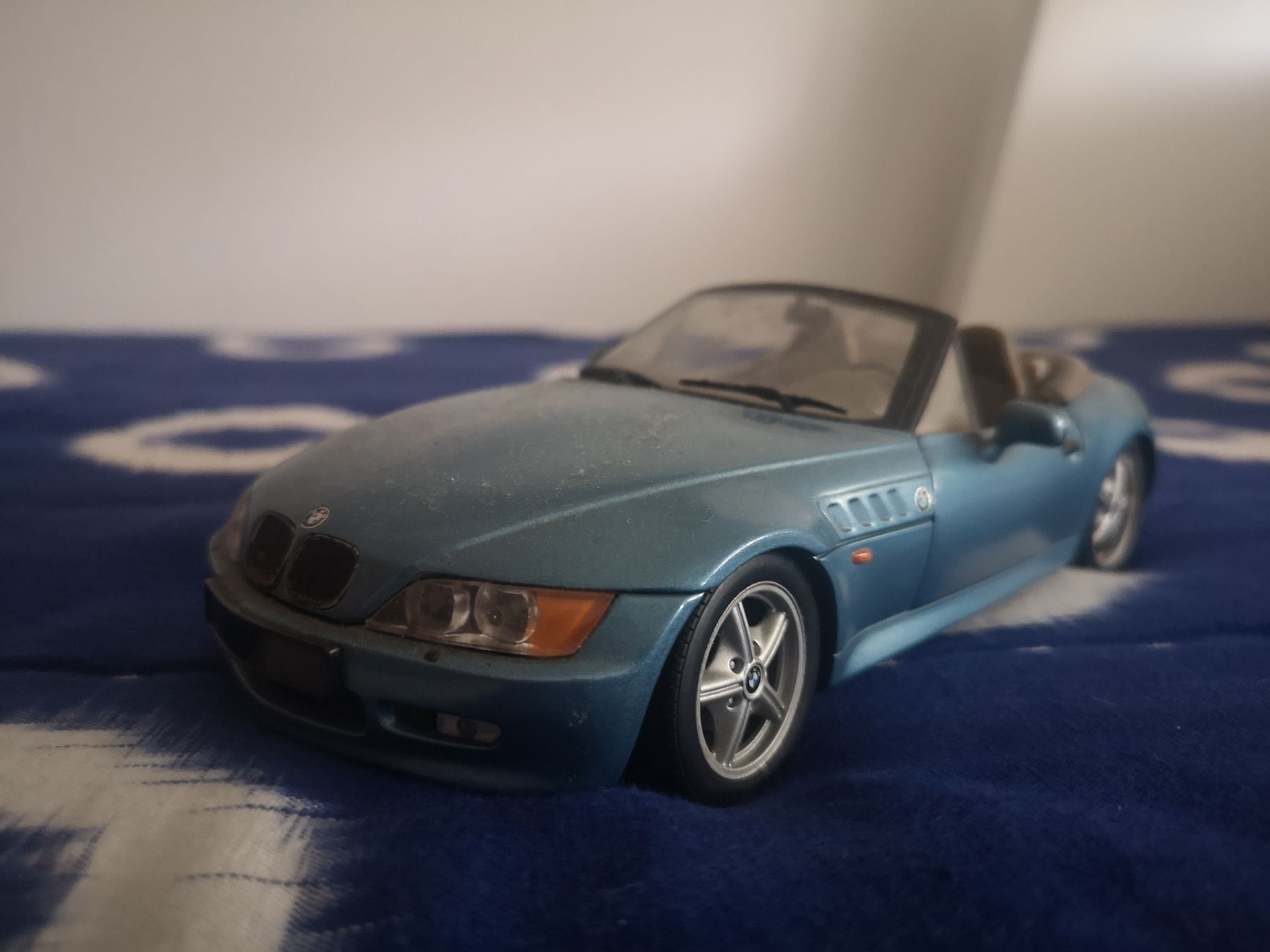 Carros 1/18 engraçados