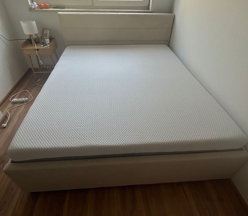 Łóżko do sypilani z materacem