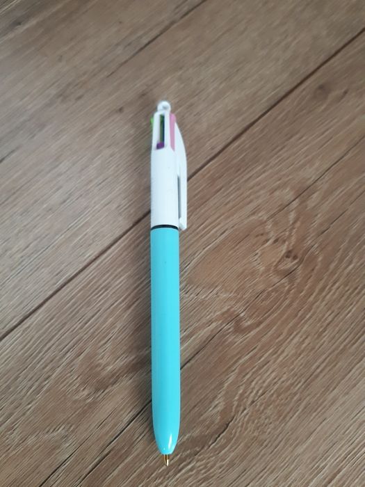 Nowy długopis 4 kolorowy. Made in France