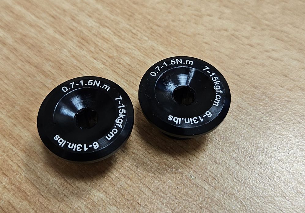 2x śruba M15x,75 do silnika