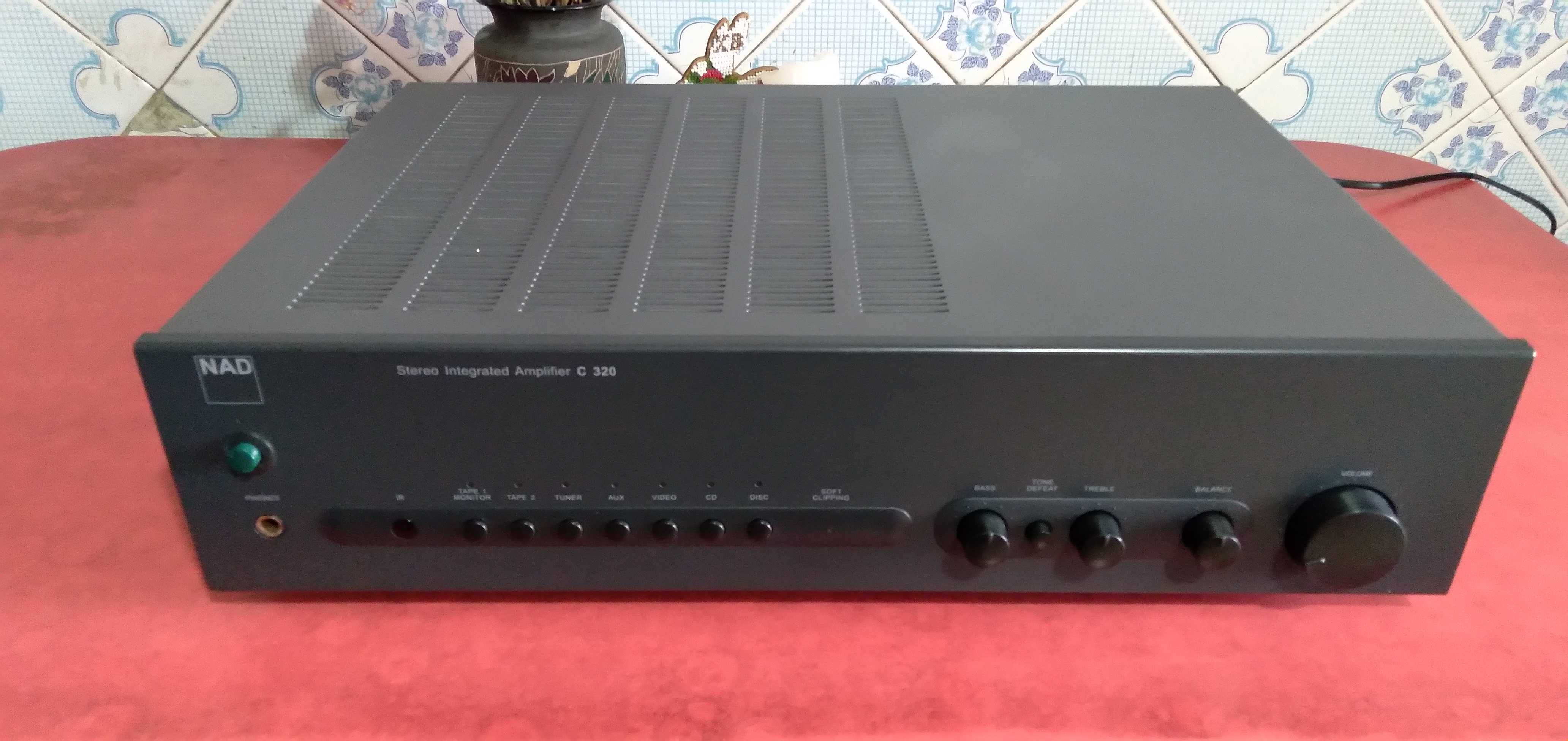 NAD C 320 интегральный усилитель