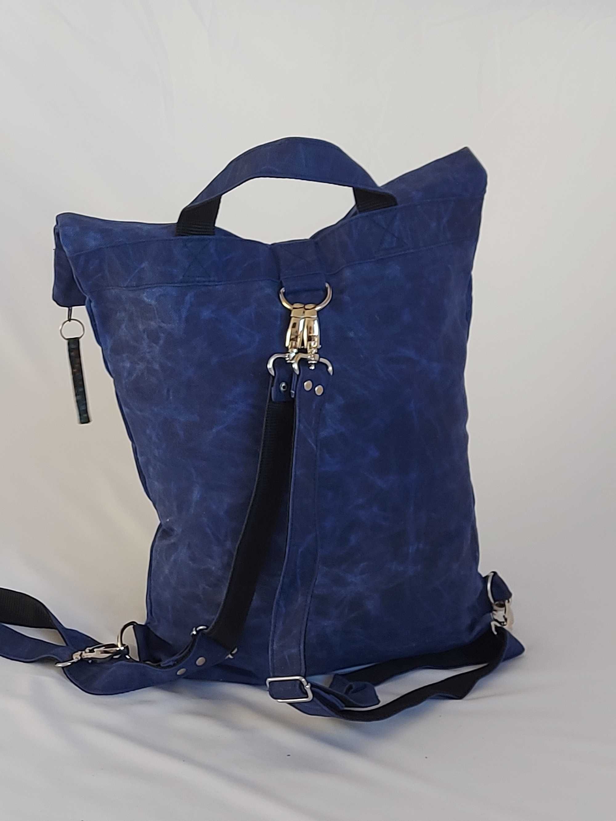 Plecak z płótna woskowanego (bagpack made of waxed material)