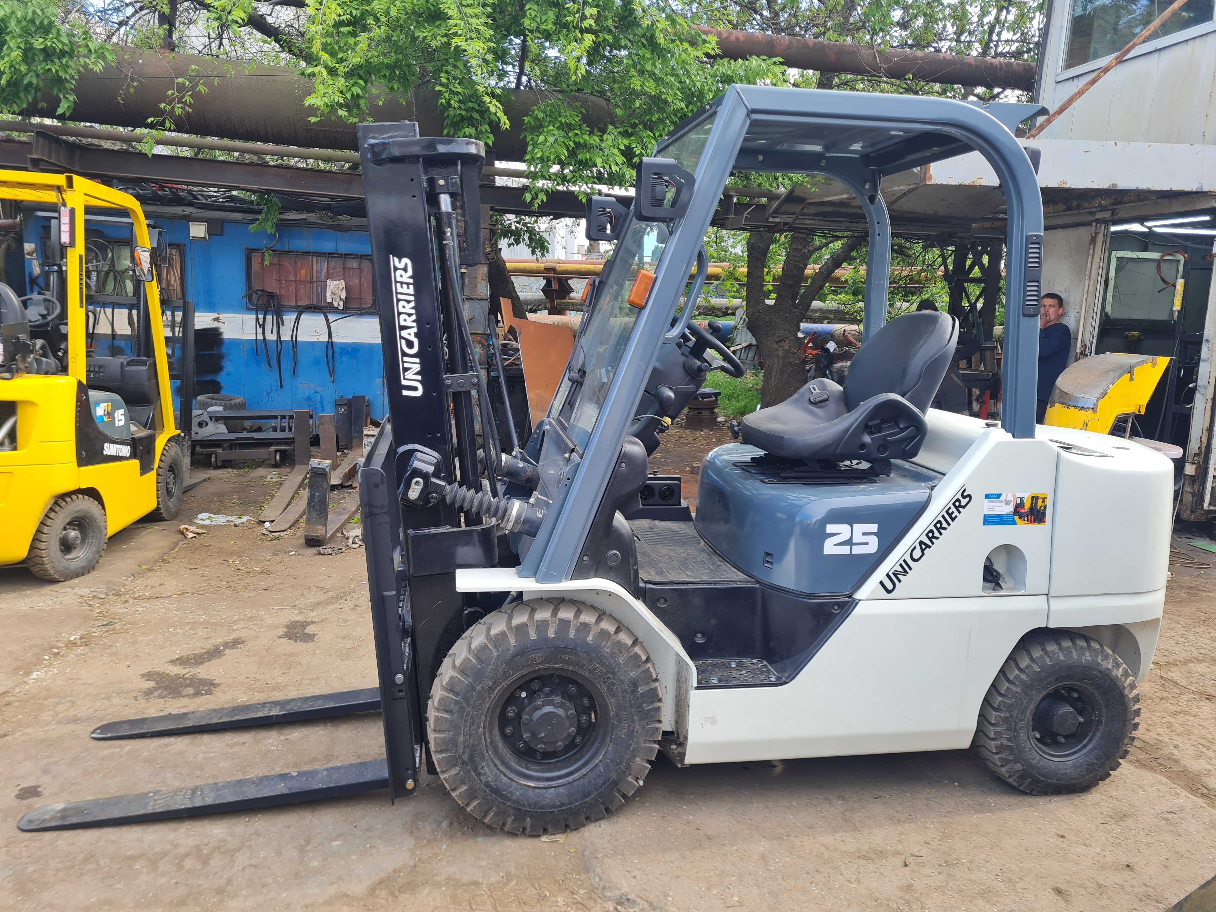 Навантажувач вилковий UNICARRIERS FD25T5