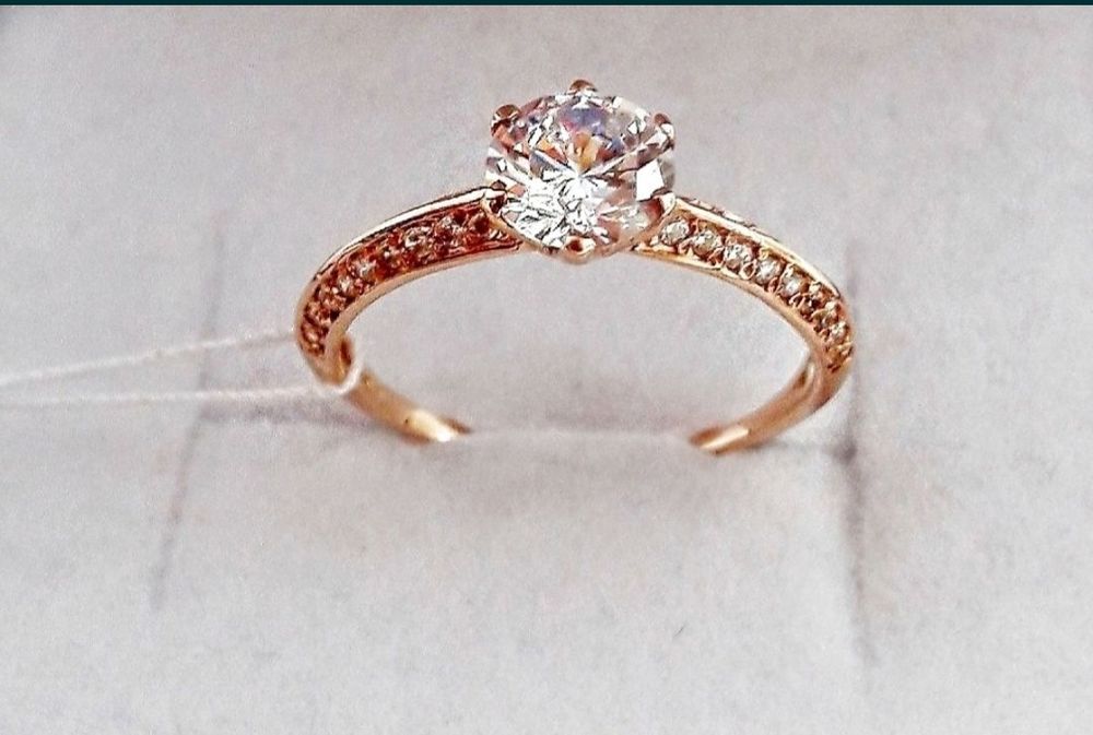 Каблучка  золото 585 проба нова