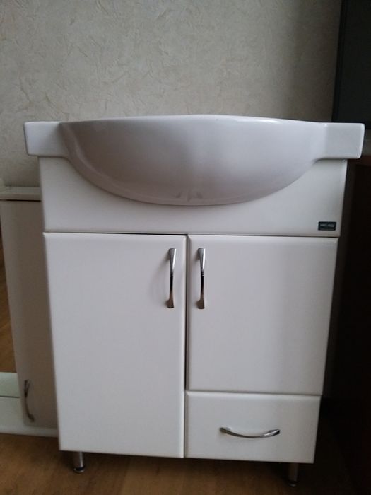 Продам умывальник с тумбой б/у