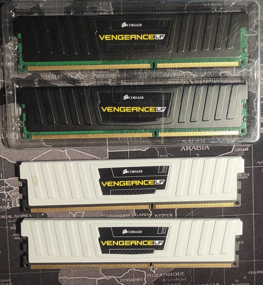 Оперативна пам'ять Corsair DDR3 16 Гб (4*4Гб)