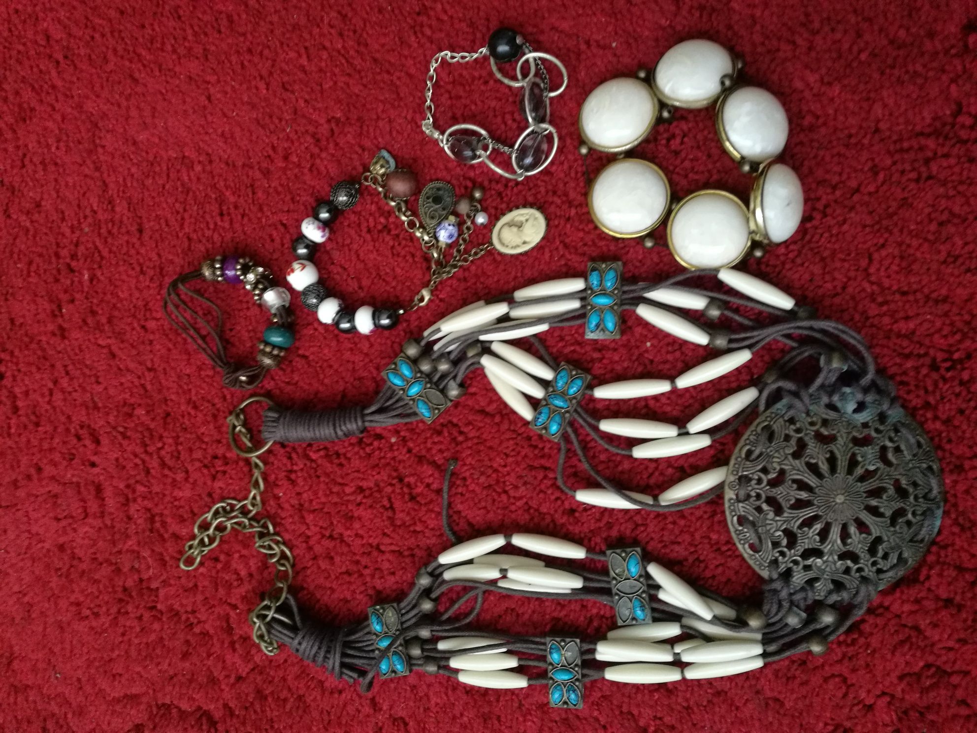 Conjunto de 5 peças colares e pulseiras usadas vintage