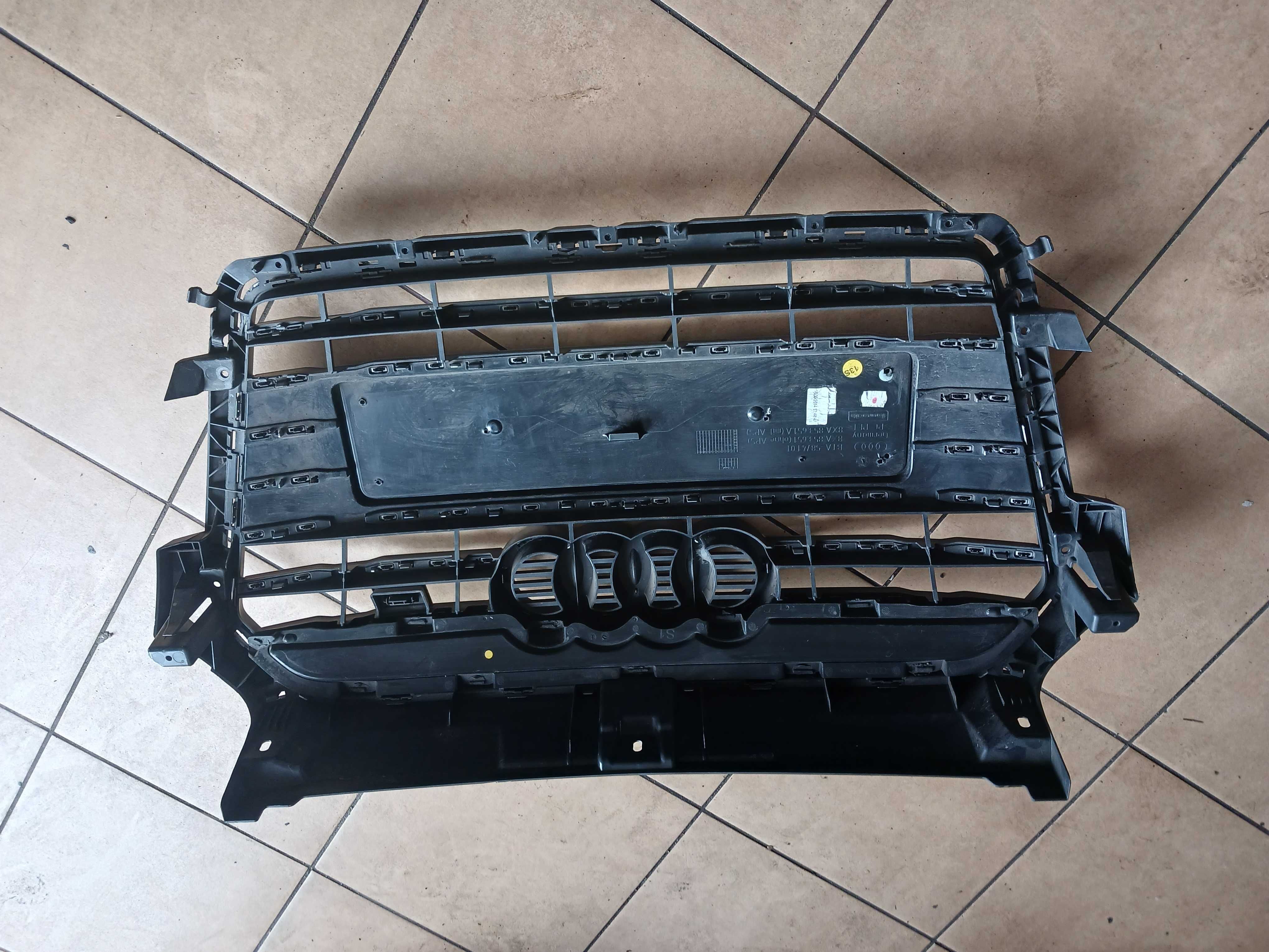 AUDI A1 LIFT grill atrapa chłodnicy BTA 58-74.101