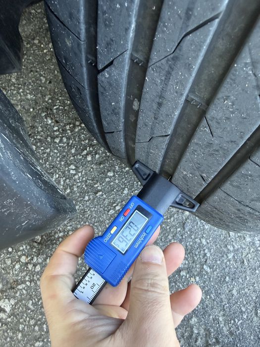 Pneus 235 / 50 / 19 99v Hankook meio uso