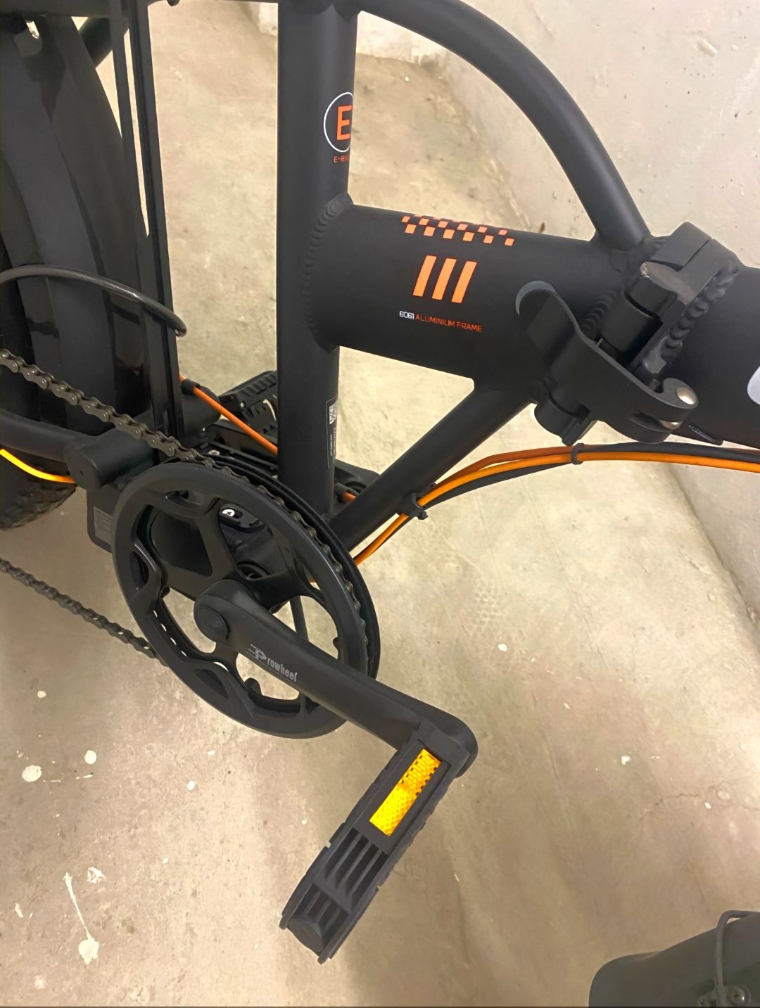 Bicicleta Elétrica Urbanglide Ebike-C7 Dobrável - Preto e Laranja