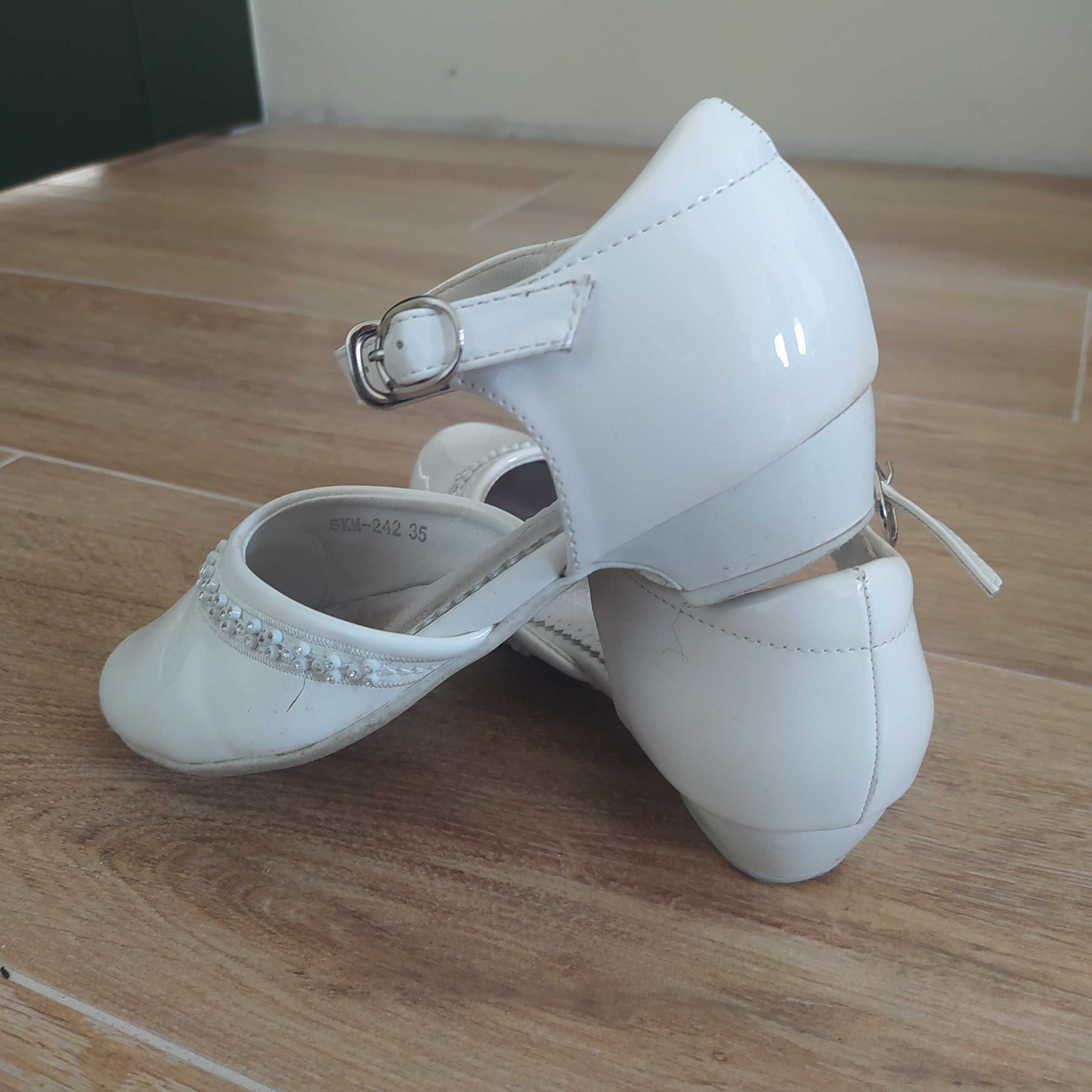 Sukienka komunijna buty wianek i rękawiczki