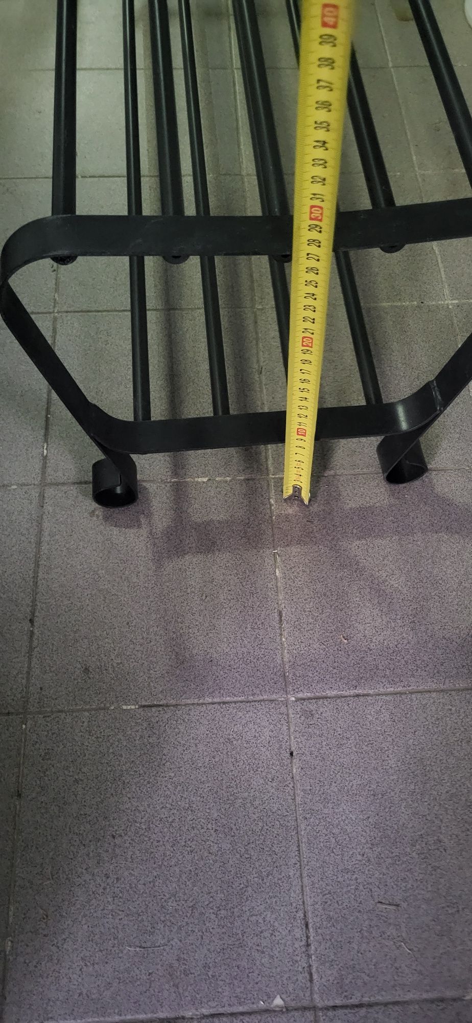 Banco em ferro dá para por calçado por baixo