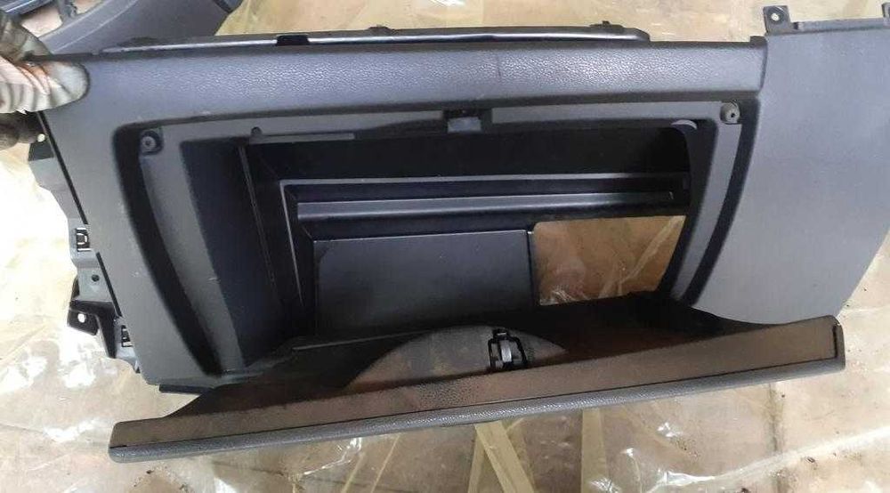 Бардачек, уплотнитель, шумоизоляция, запчасти салона BMW E87, Е90, Е84