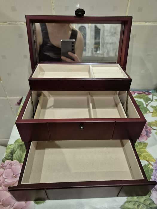 Дерев'яна скринька для прикрас