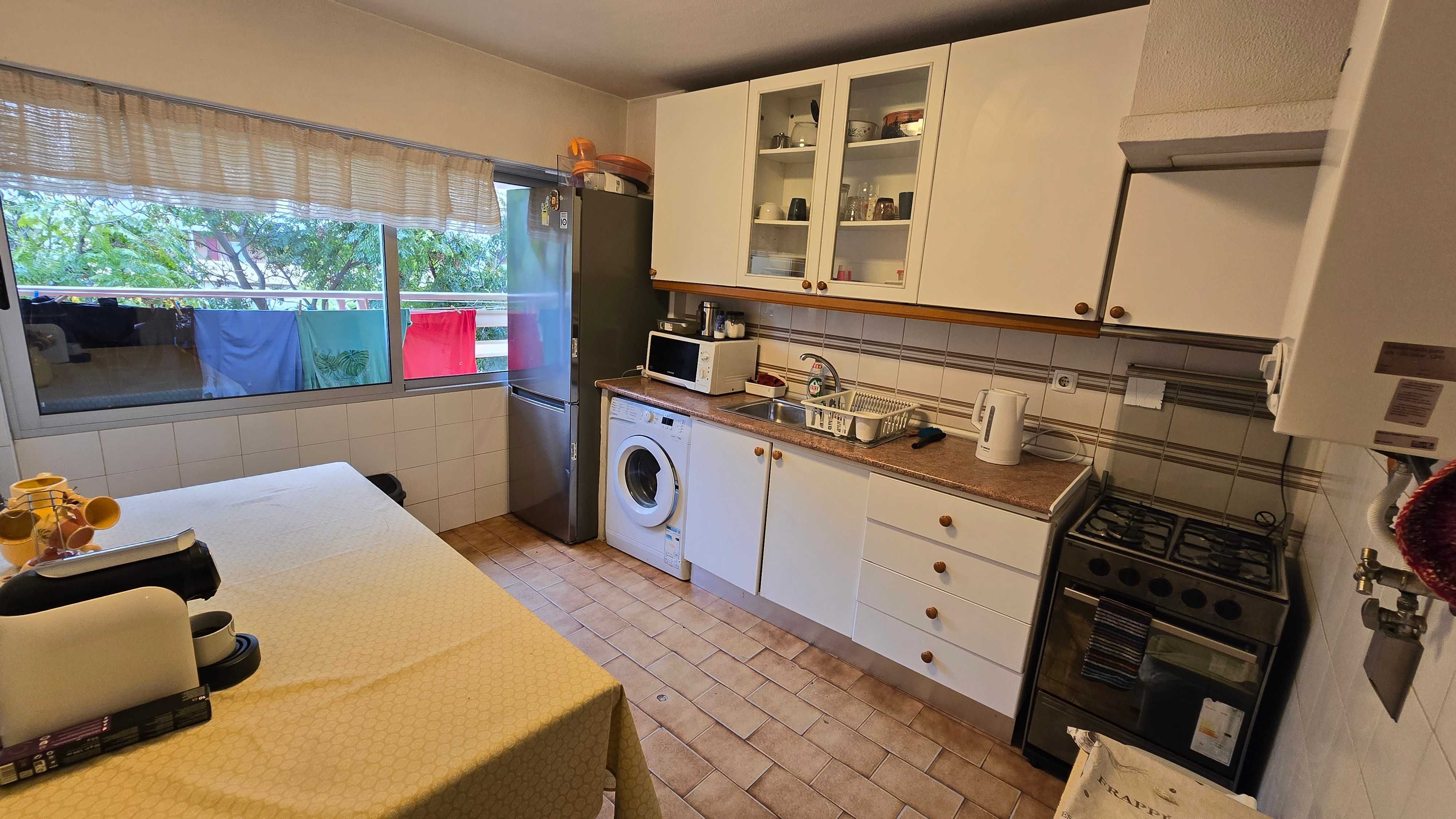Quarto no centro de Faro próximo de mercado