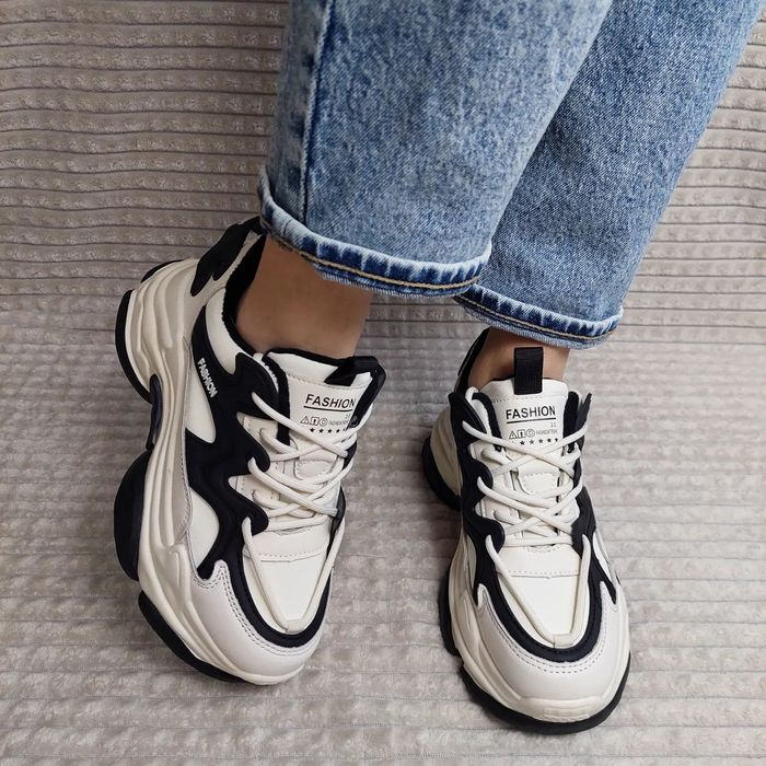 Продам кроссовки женские кожа на флисе