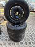 Opony zimowe Semperit 215/60 R16 na felgach stalowych 5x108