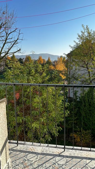 Mieszkanie w bloku: 3 pokoje, balkon, w pełni wyposażona kuchnia, 3p.