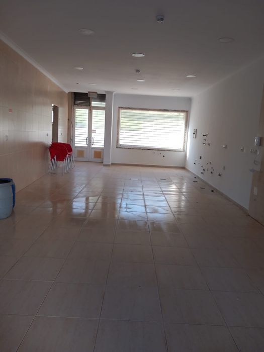 Aluga-se Loja Quinta da Flamenga Vialonga