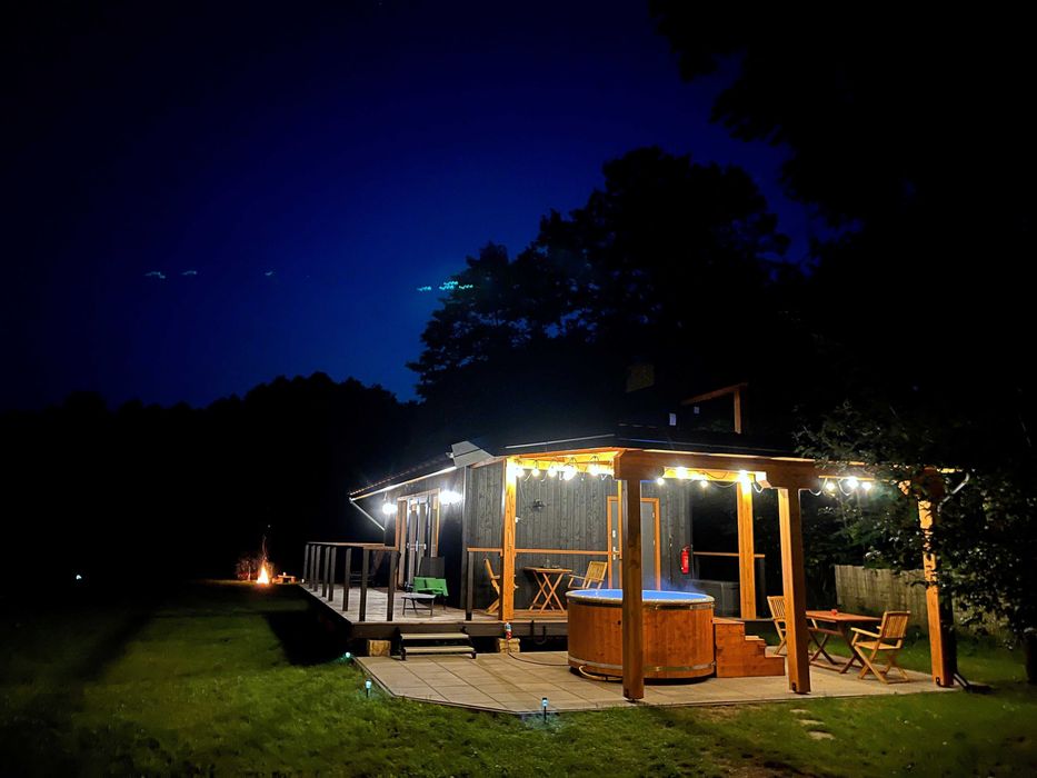 2os Domek z balią jacuzzi kominkiem jeden na terenie odludzie w lesie