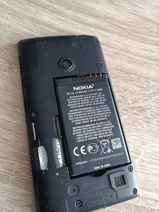 Nokia Lumia 520. iPhone