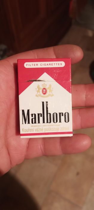 Stara zapalniczką Malboro