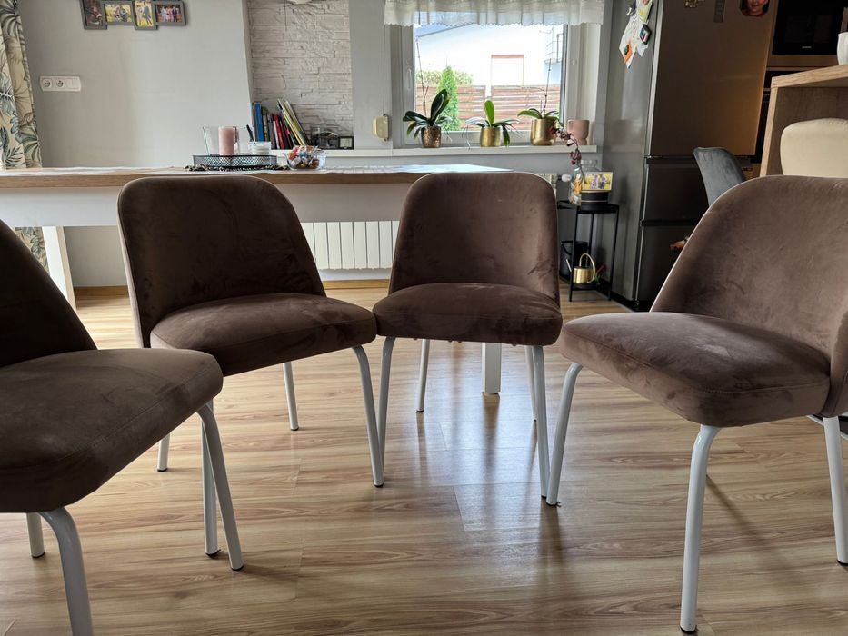 Sprzedam cztery krzesla do jadalni