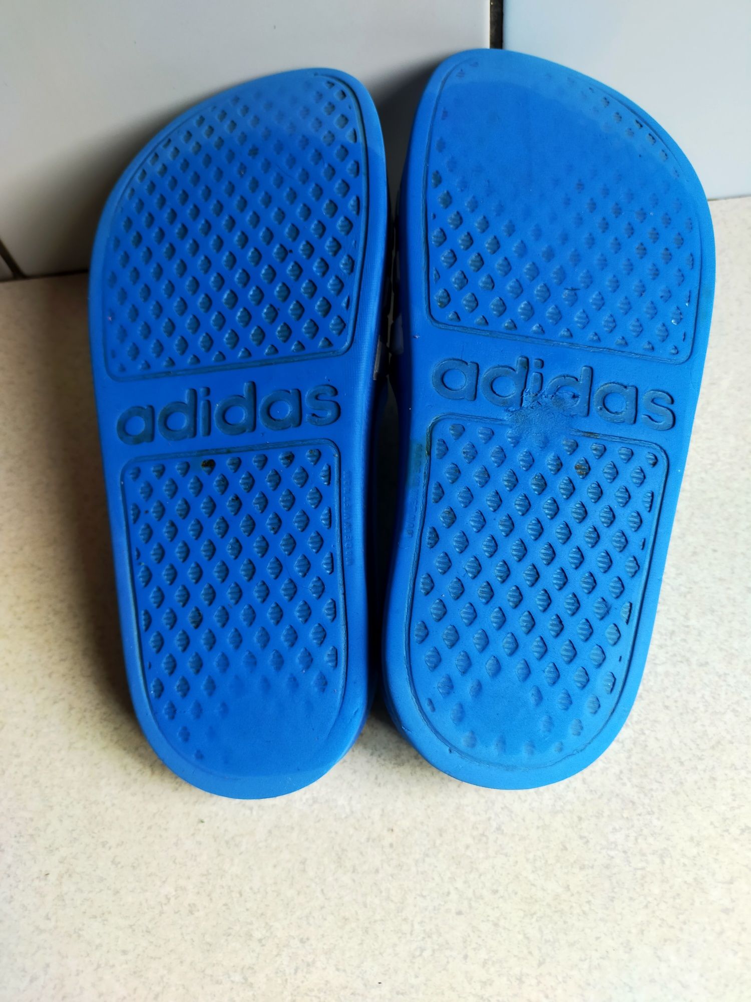 Klapki Adidas buty na basen niebieskie 34