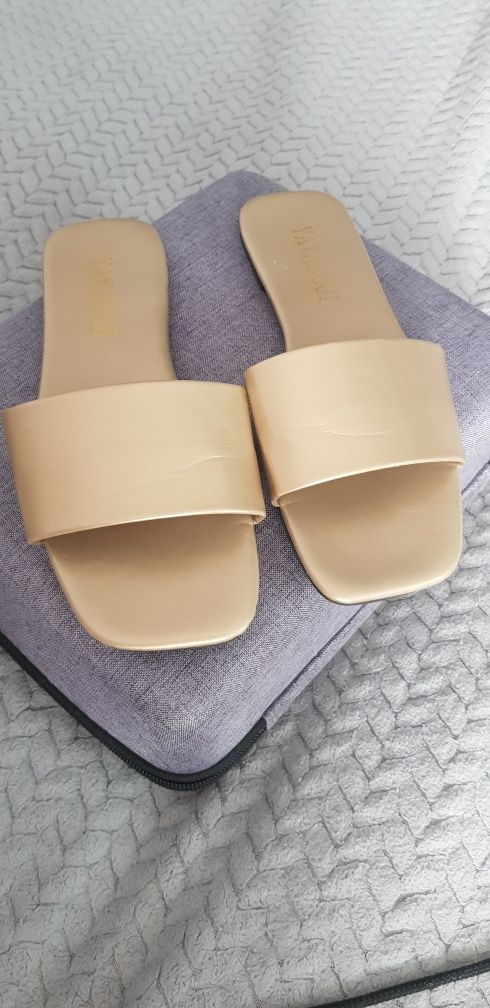 Piękne klapki boho w kolorze złotym r.35
Założone jeden raz,  okazały