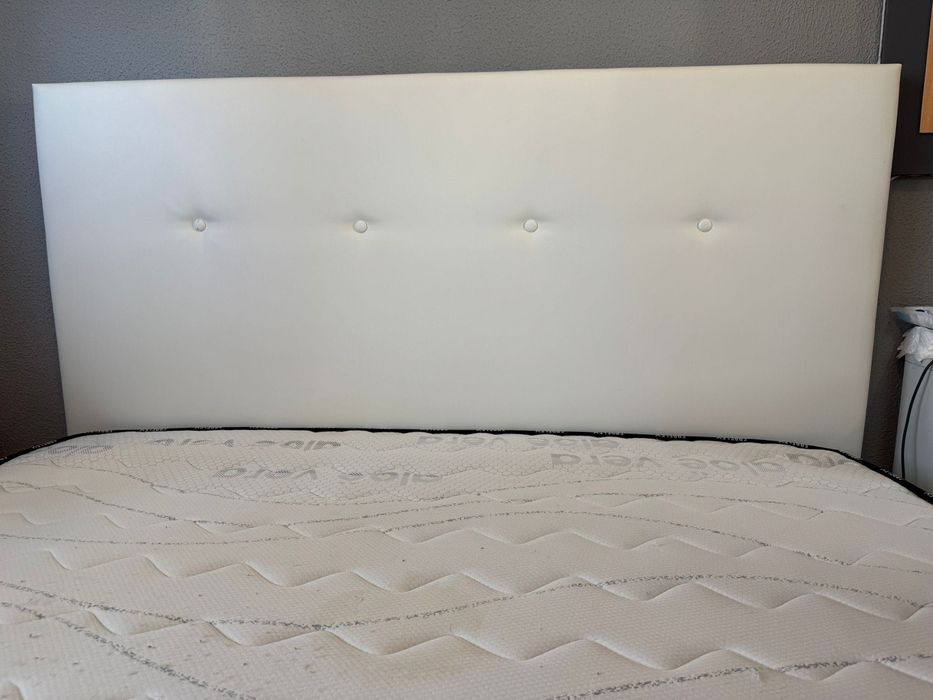 Vendo cama como Nova
140X200 cama e estrado Sem Colchão 
160€