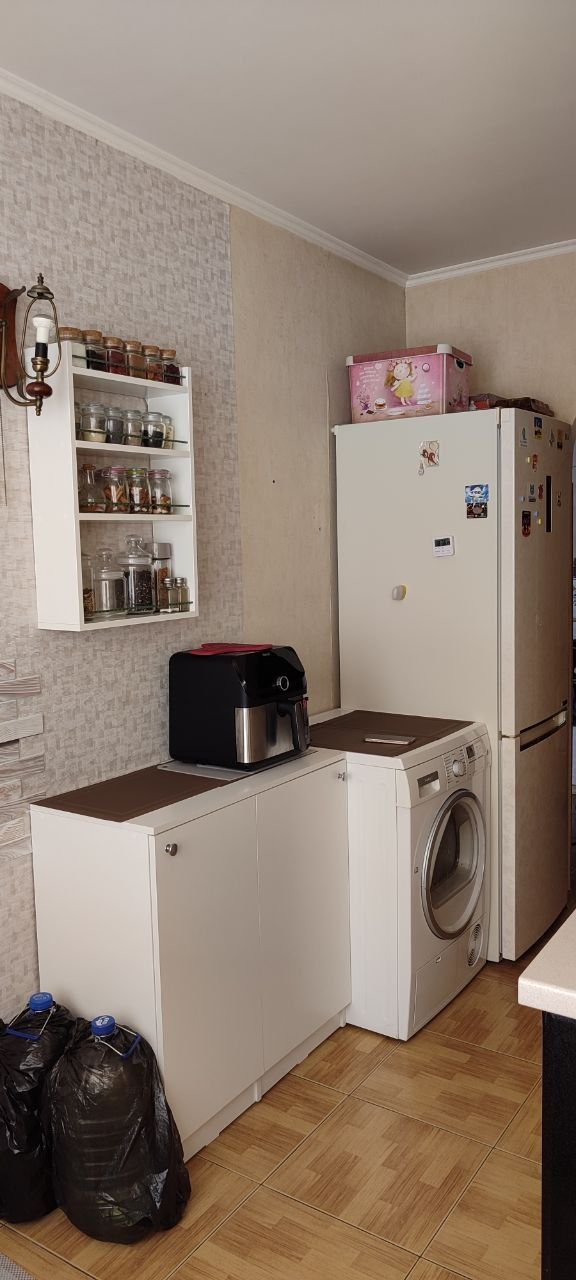 Продам трикімнатну квартиру в центрі Вишневого