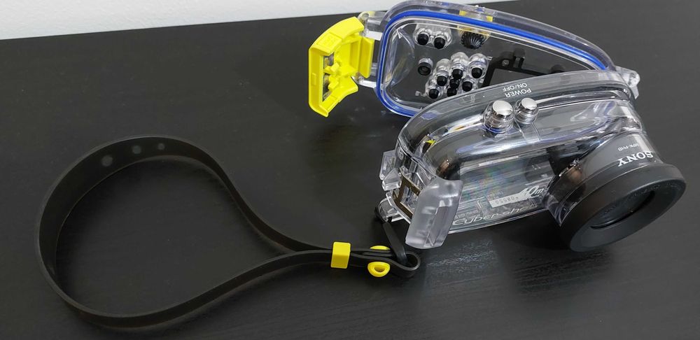 Máquina Fotográfica e Filmar Cyber-Shot Sony 7.2 + Caixa estanque