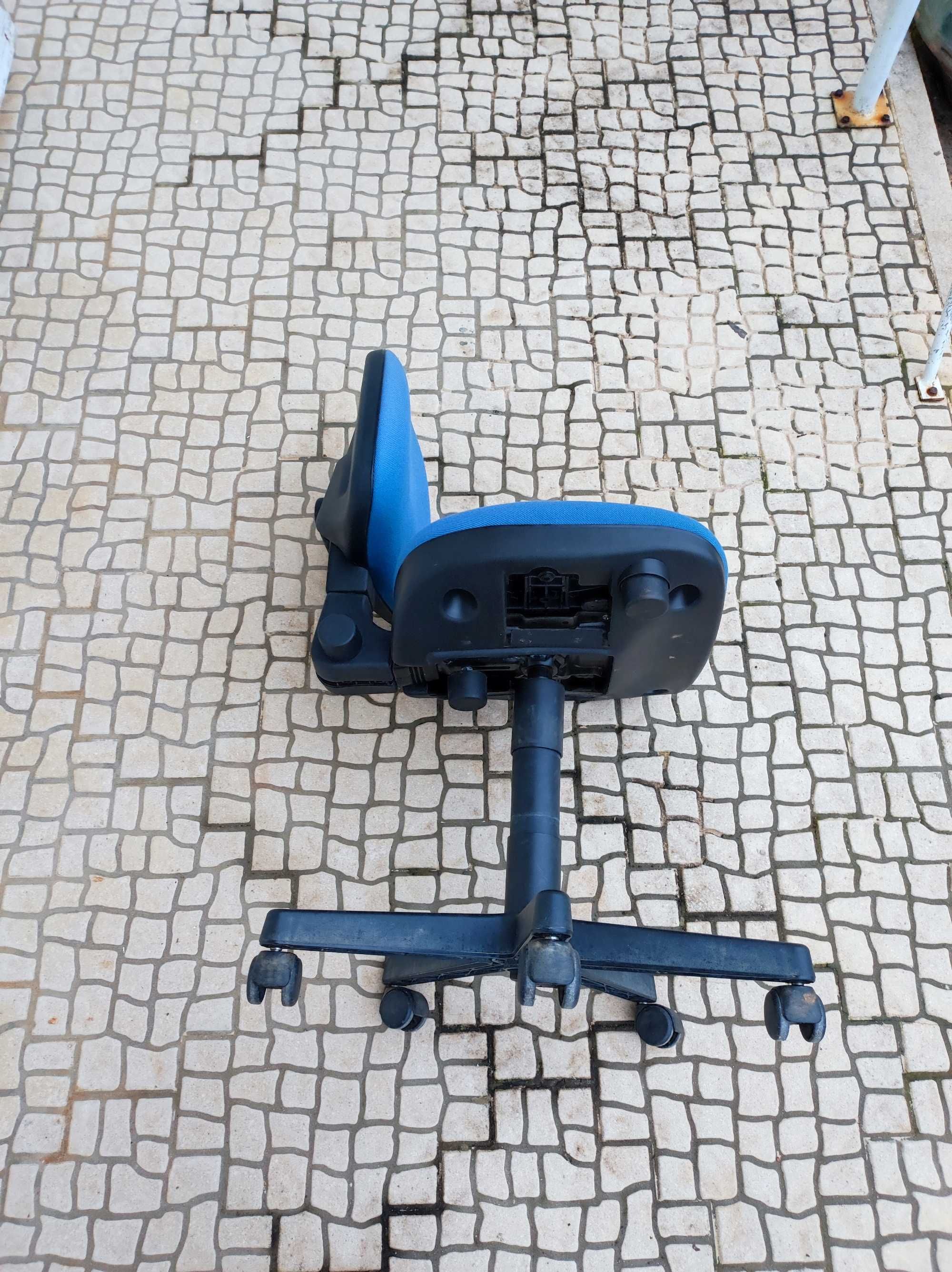 Cadeira Rotativa de escritório "Levira"