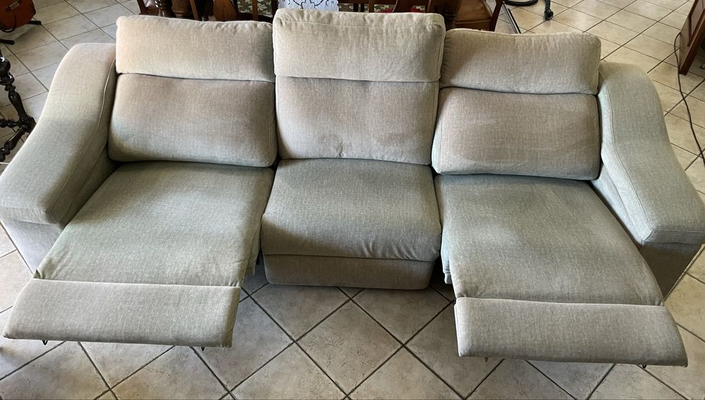 Sofá de 3 lugares com chaise long eletrica