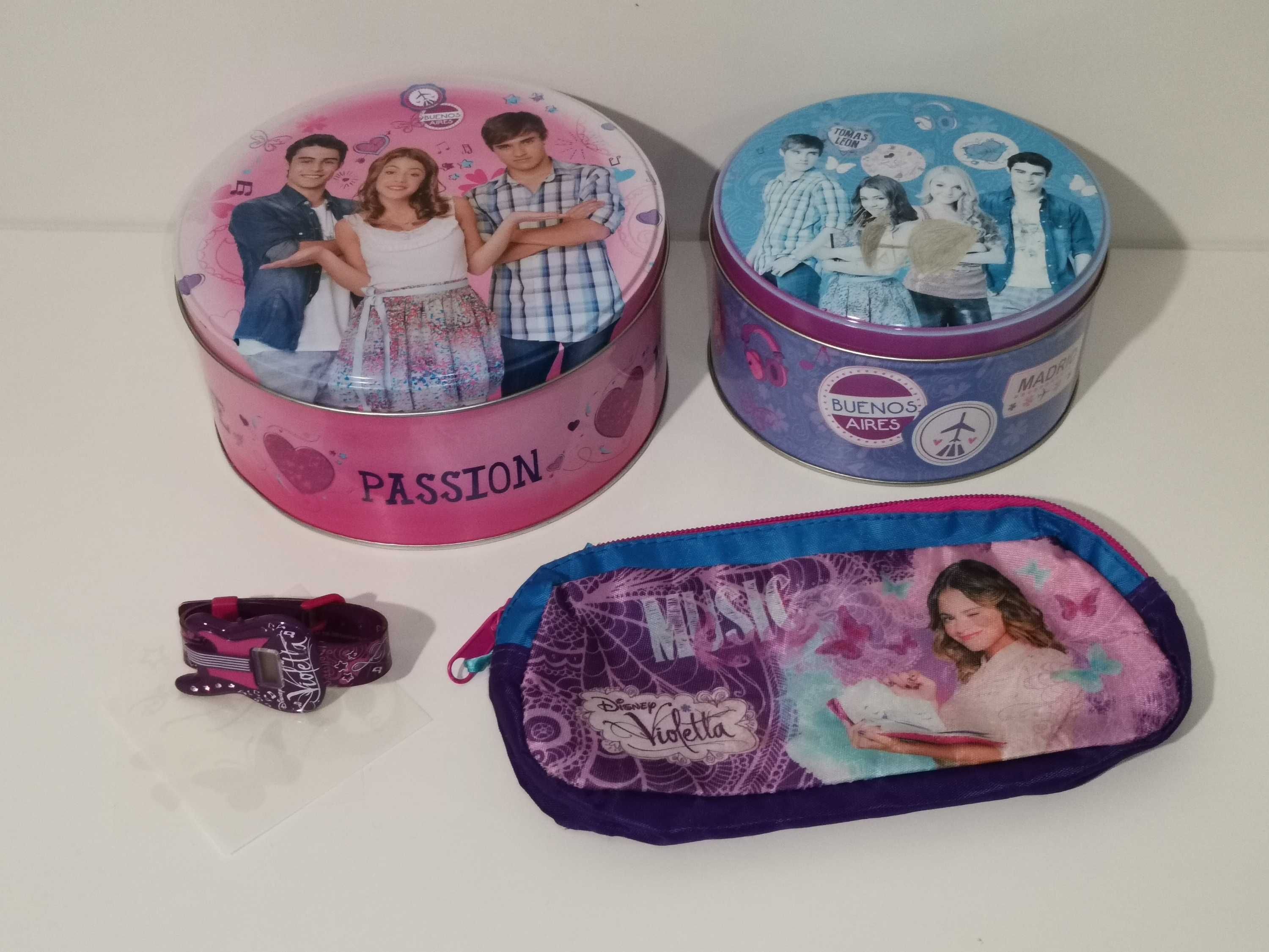 Komplet rzeczy z motywem Violetty - puszki, piórnik, tatuaże, zegarek