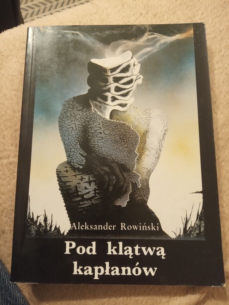 Pod klątwą kapłanów Aleksander Rowiński