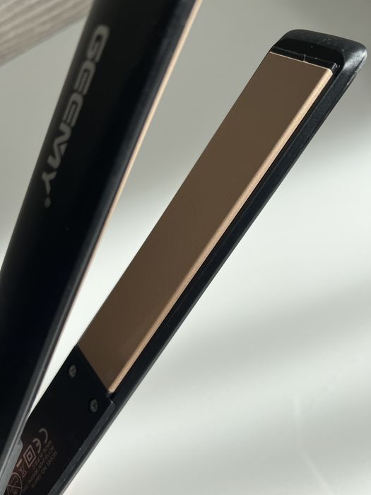 Вирівнювач для волосся