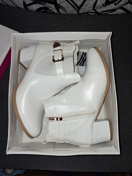 Продам весільні чобітки